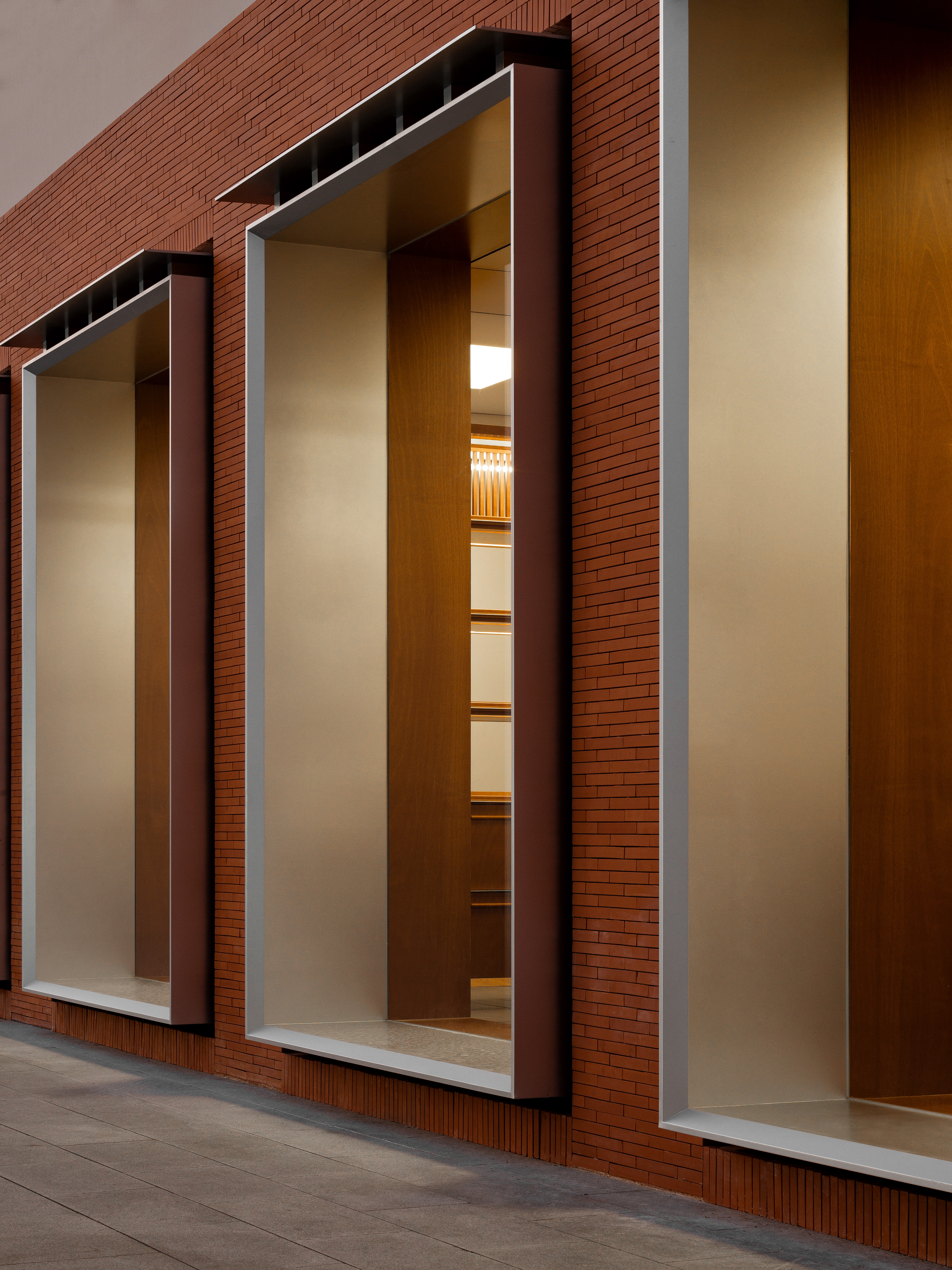 Shops With Steps Retails, Shops Department Stores & Mall - STEPS